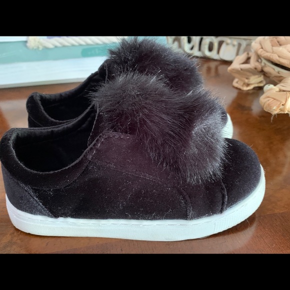 RAMPAGE GIRLS-9-✨EUC✨ BLACK VELVET W/FAUX FUR POMS - Picture 4 of 5